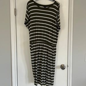 Banana Republic Mid Length Dress with Pockets!